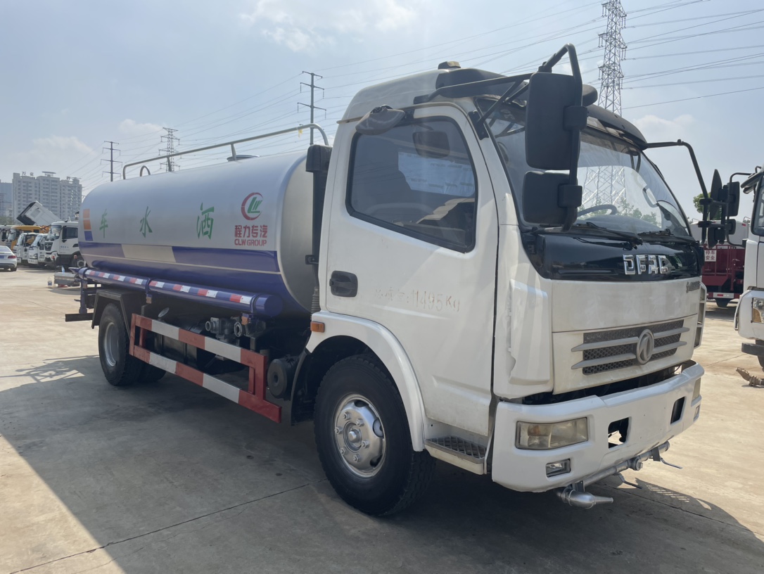  1??車型：10方灑水車 2??年份：2016年11月 3??發動機：朝柴140馬力，國四 4??底盤配置：東風多利卡，3800軸距，六檔變速箱， 5??上裝