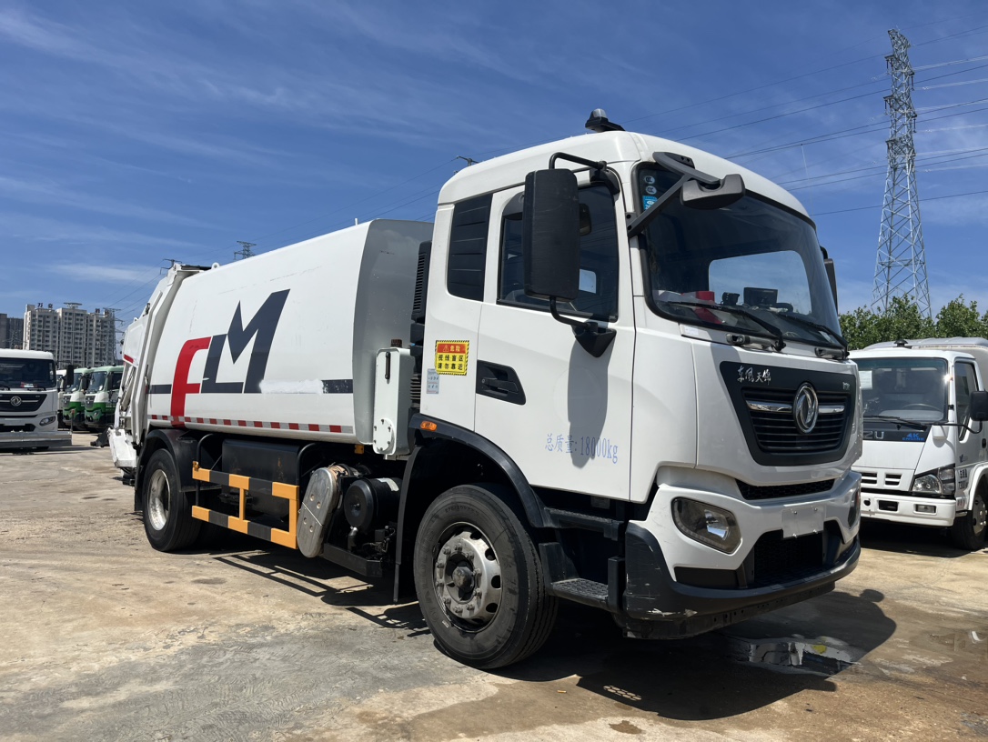 二手福龍馬14方壓縮 2??年份：2021年6月 3??發動機：康機230馬力，國六 4??底盤配置：東風天錦底盤，4500軸距，六檔變速箱，275真空胎 5?